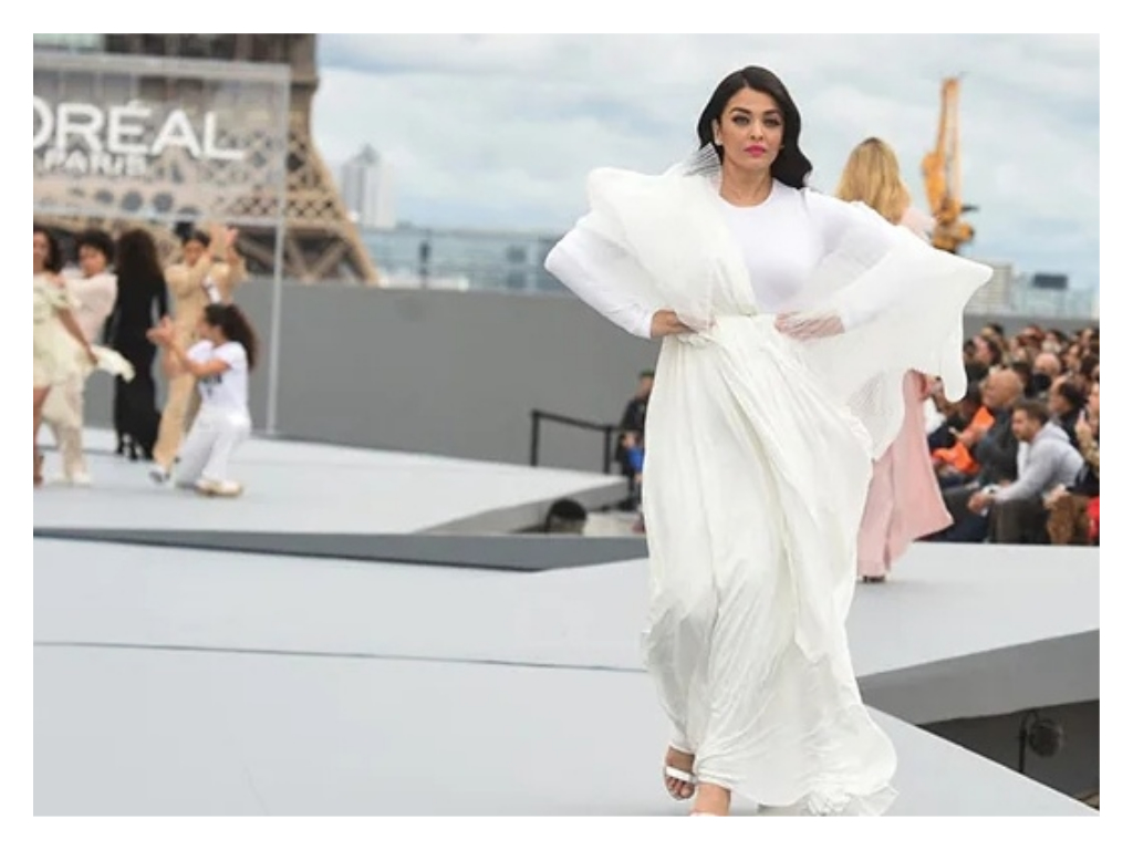 Deepika Padukone Stuns at Paris Fashion Week