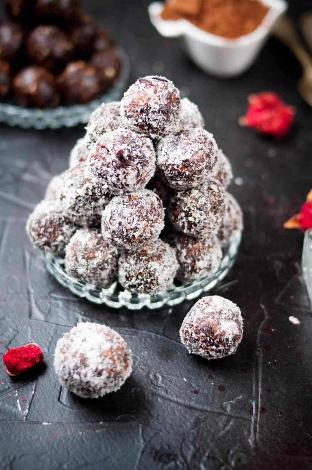 From Overnight Oats to Date Energy Balls: Delicious & Nourishing Ramadan Recipes! - Date & Nut Energy Balls. 