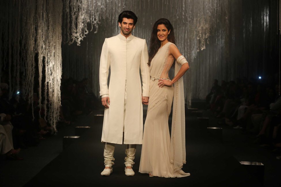 Katrina Kapoor Xx - Katrina Kaif Dazzles Catwalk At Tarun Tahiliani Fashion Show - ANOKHI LIFE